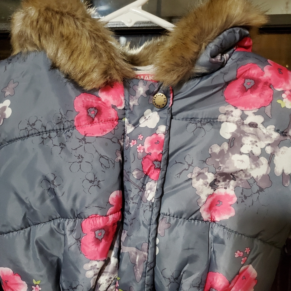Girls Winter Jacket,Size 6,Zip front, Pockets,Fur Hood Pretty!